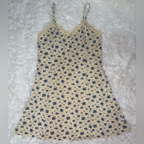 Vintage Victoria's Secret yellow floral gown/ slip dress with lace trim - Picture 3 of 9